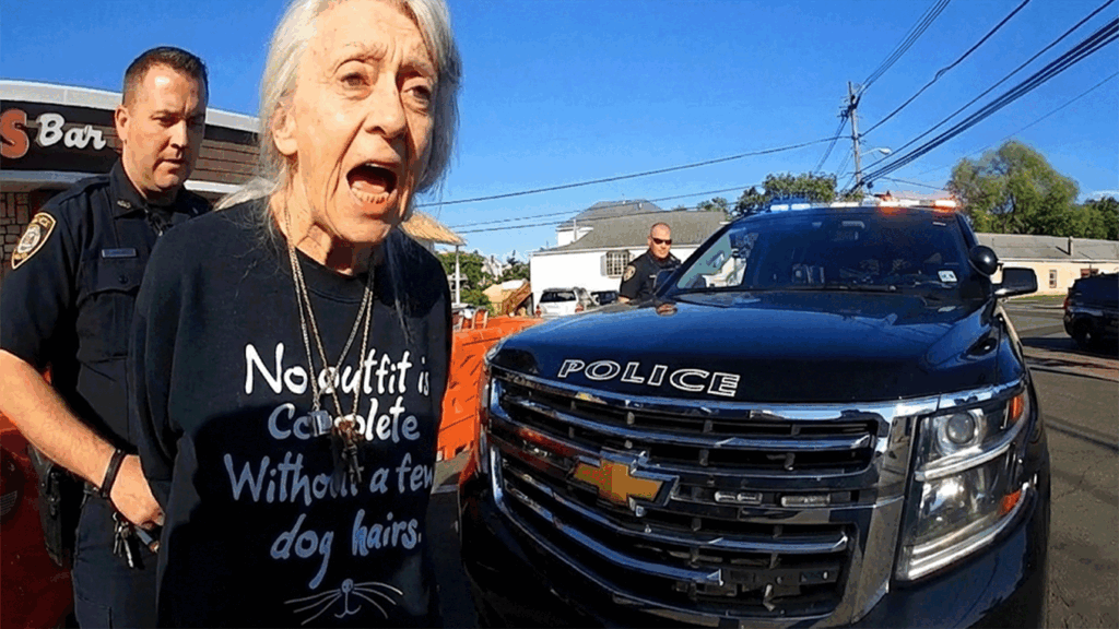 Highlands NJ DWI Arrest showing officers at the scene in front of Driftwood Liquors.