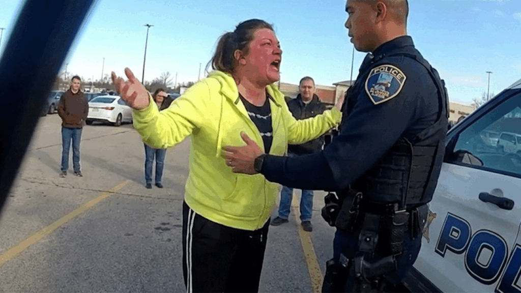 Illinois Dine and Dash Arrest showing officers at the scene.